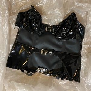 Vintage strapped top with straps